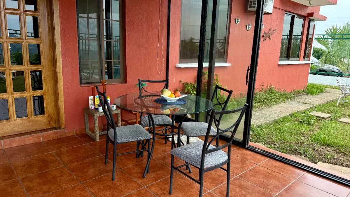 Terraza exterior del hospedaje