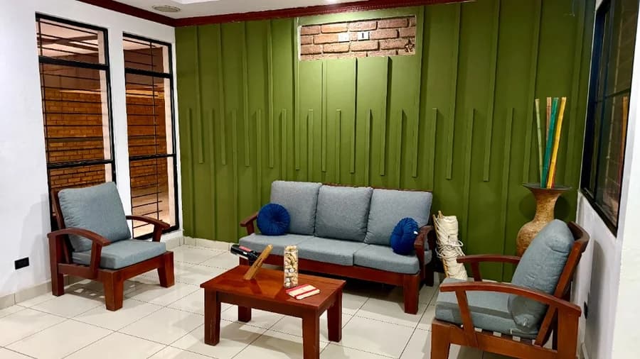 Sala de estar del hospedaje en San Miguel